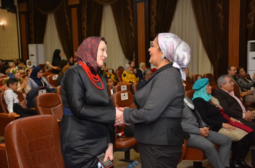  مصممة الازياء الروسية العالمية “فيرا” والاعلامية “نيفين العوضى” .. وحفاوة اللقاء فى مهرجان ملكات الاطفال