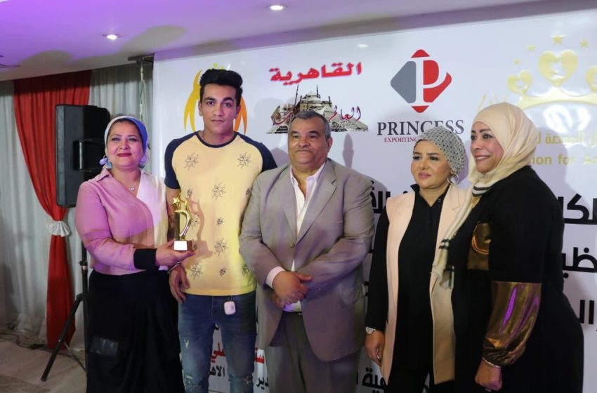  المخرج ” أنور احمد ” ومولد نجم أبدع في عرض مسرحية للأطفال تولى مسئوليتها قبل العرض بساعات