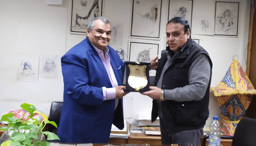  جريدة القاهرية تكرم الكاتب الصحفي محمد الاسيوطى لعطائة فى بلاط صاحبة الجلالة