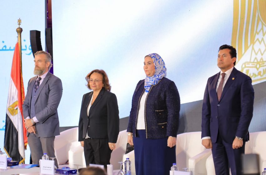  وزير الشباب والرياضة : مؤسسة الأهرام تهتم بقضايا الطفولة والإبداع من خلال اصداراتها
