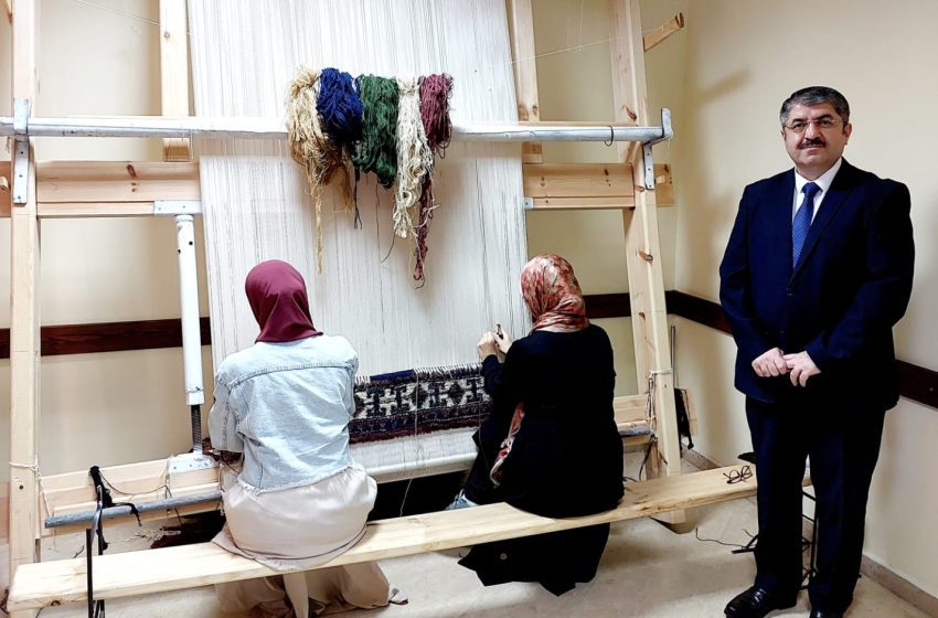  55 دولة تدرس فن السجاد اليدوي ‘مجانا ” في جمعية الصداقة المصرية الأذربيجانية