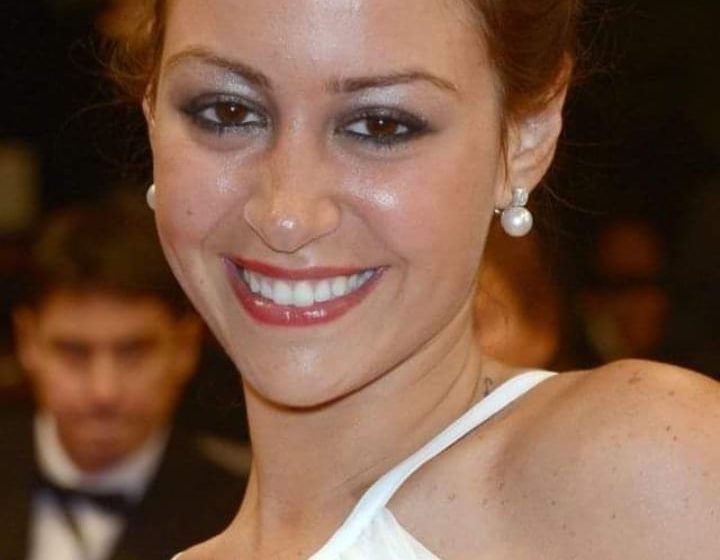  منة شلبي تشارك أحمد عز في بطولة فيلم “فرقة الموت”