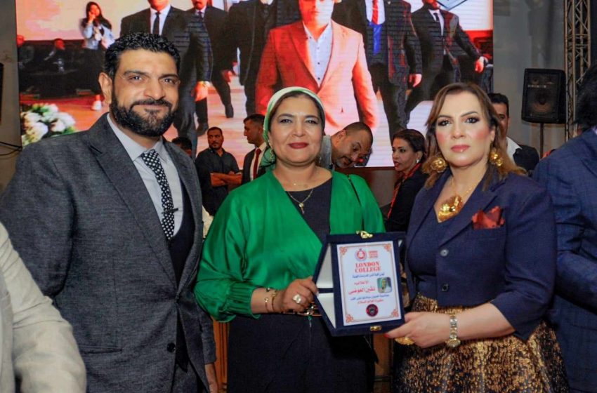  “مؤتمر سفراء العالم وكلية لندن ” يكرمون الإعلامية ” نيفين العوضى ” نائب رئيس جمعية نور الأمل