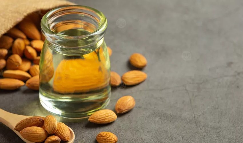  زيت اللوز لوجه صافٍ وجذاب