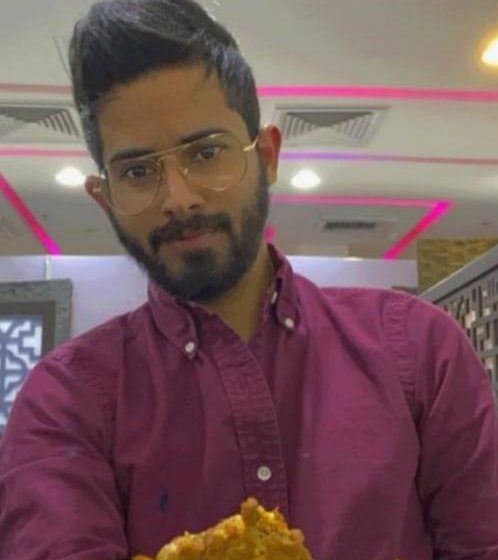  الكبسة والقرصان والجريش اشهر الأكلات السعودية التى تذوقها البلوجر الشهير”بدر شايف ” بأشهر المطاعم العربية