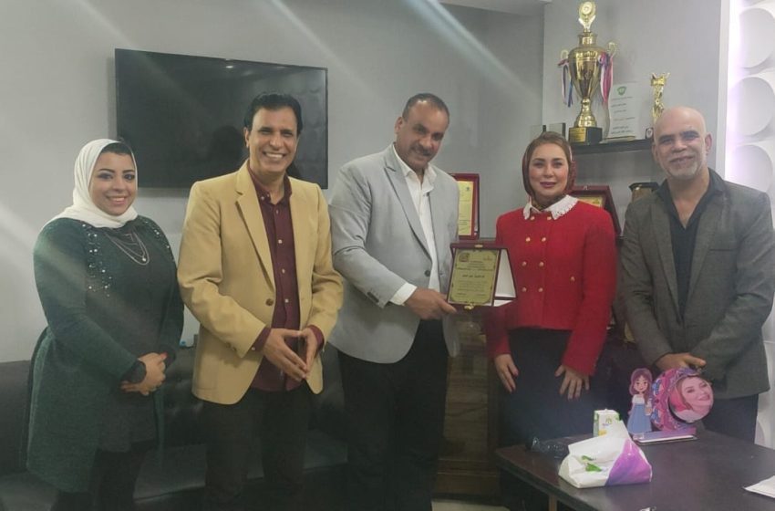  الدكتورة “عبير نصار” خلال تكريمها فى مهرجان الإسكندرية لنجوم الصحافة والإعلام تشيد بدور الإعلام كقوة ناعمة للدولة