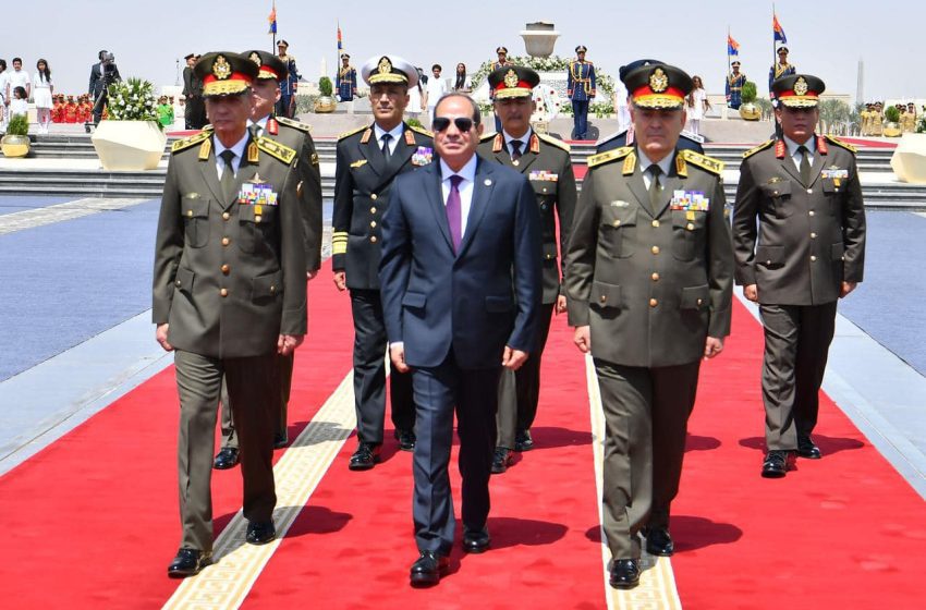  الرئيس السيسى يرفع علم مصر من ساحة الشعب بالعاصمة الإدارية الجديدة