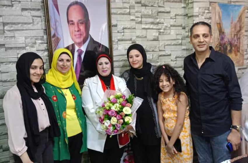  مجلة وموقع وقناة “إسرار الجمال العربي ” تهنئ الاستاذة ” وفاء عبد الحميد ” لتفانيها فى عملها وبلوغها سن الشباب