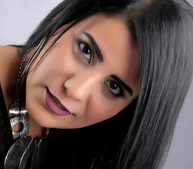  تهاني العويسي  :    صوت متجدد يجمع بين الفن والإعلام